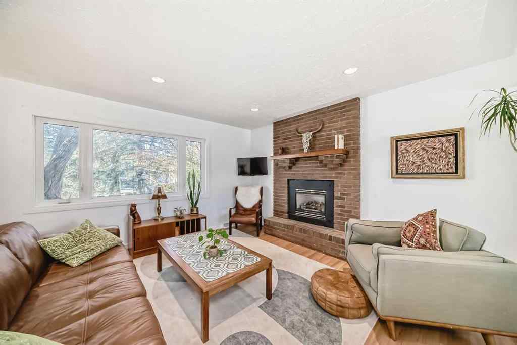 MLS® A2264884 - 91 Chisholm Crescent NW in Charleswood Calgary, Residential