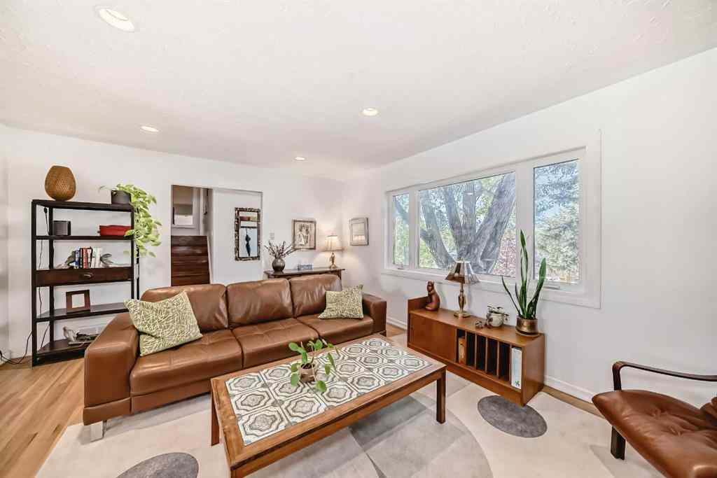 MLS® A2264884 - 91 Chisholm Crescent NW in Charleswood Calgary, Residential