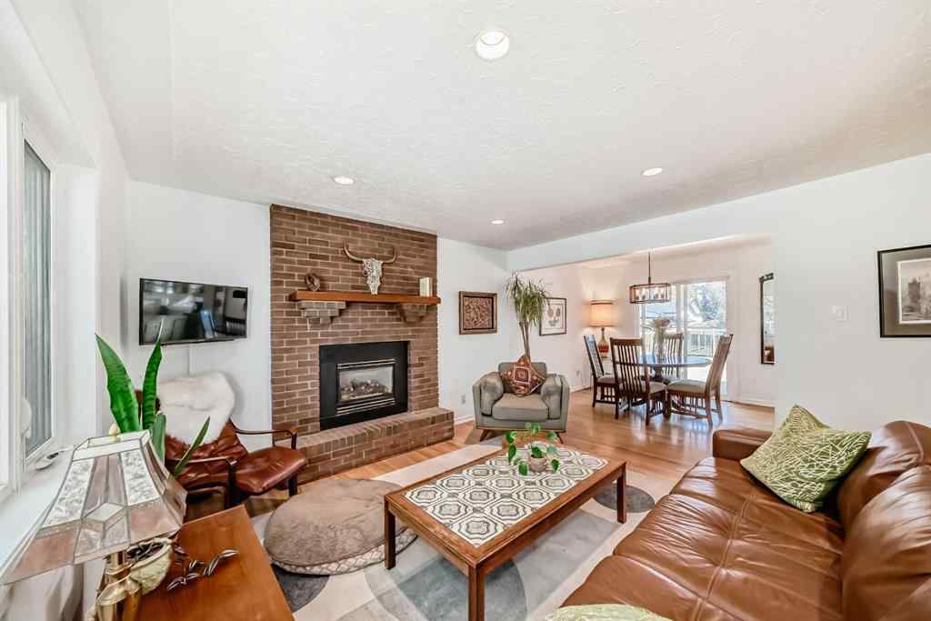 MLS® A2264884 - 91 Chisholm Crescent NW in Charleswood Calgary, Residential