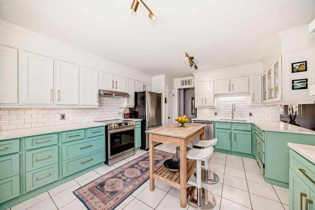 MLS® A2264884 - 91 Chisholm Crescent NW in Charleswood Calgary, Residential