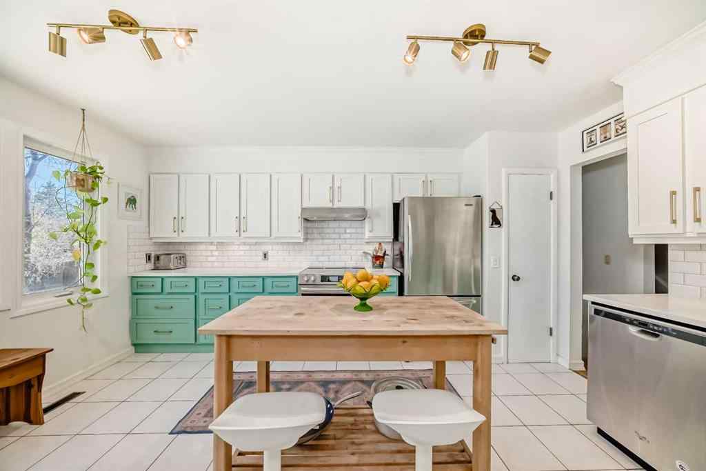 MLS® A2264884 - 91 Chisholm Crescent NW in Charleswood Calgary, Residential