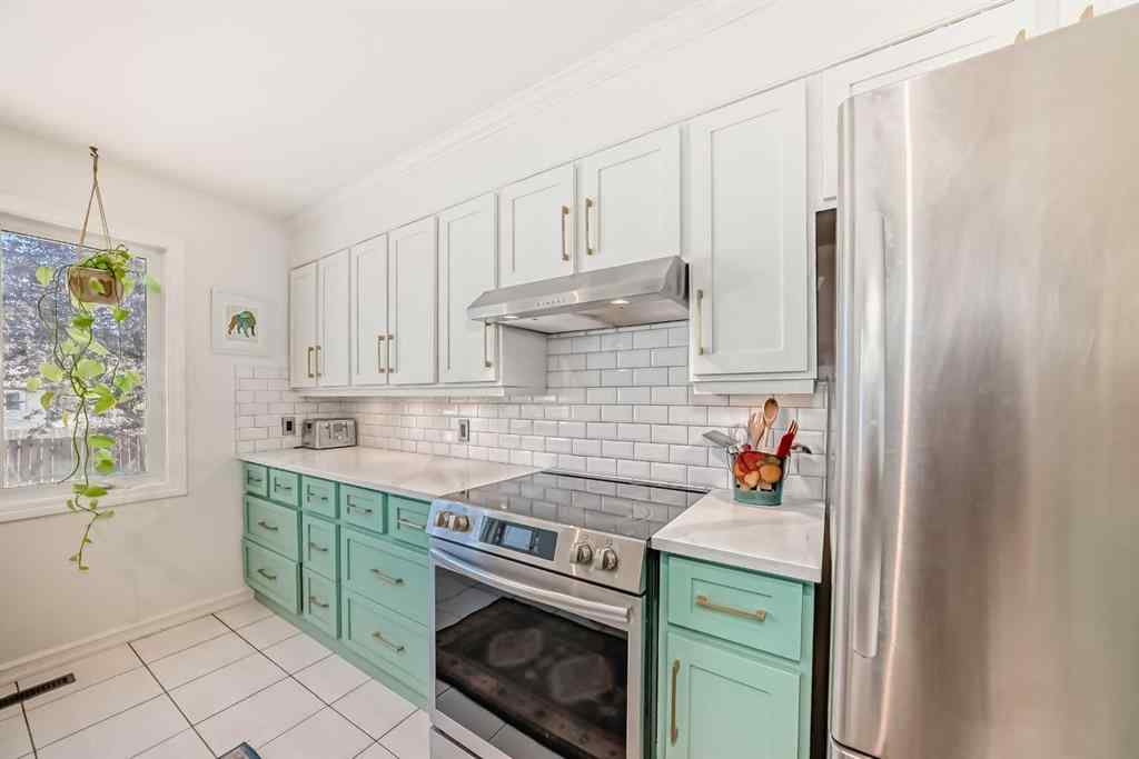 MLS® A2264884 - 91 Chisholm Crescent NW in Charleswood Calgary, Residential