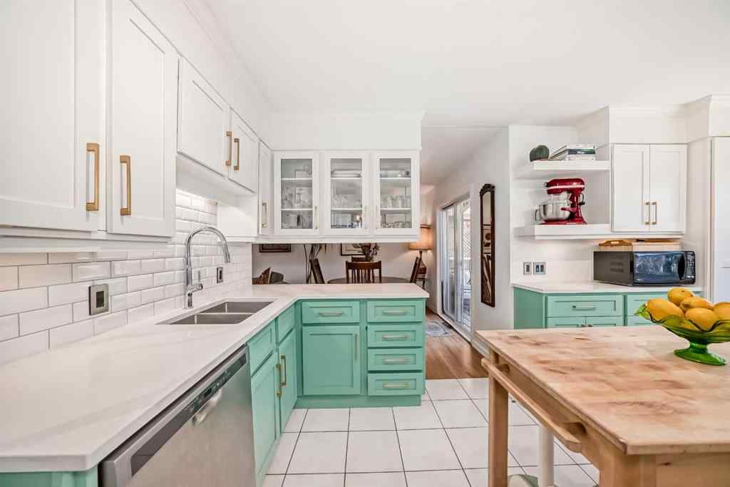 MLS® A2264884 - 91 Chisholm Crescent NW in Charleswood Calgary, Residential