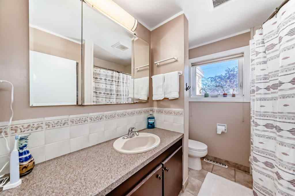 MLS® A2264884 - 91 Chisholm Crescent NW in Charleswood Calgary, Residential