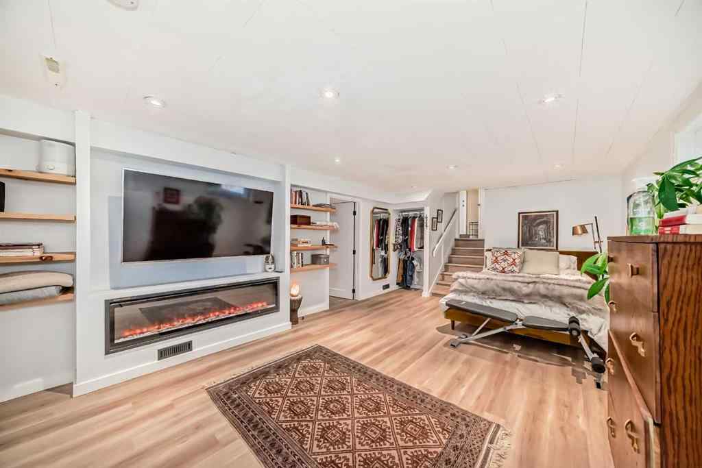 MLS® A2264884 - 91 Chisholm Crescent NW in Charleswood Calgary, Residential