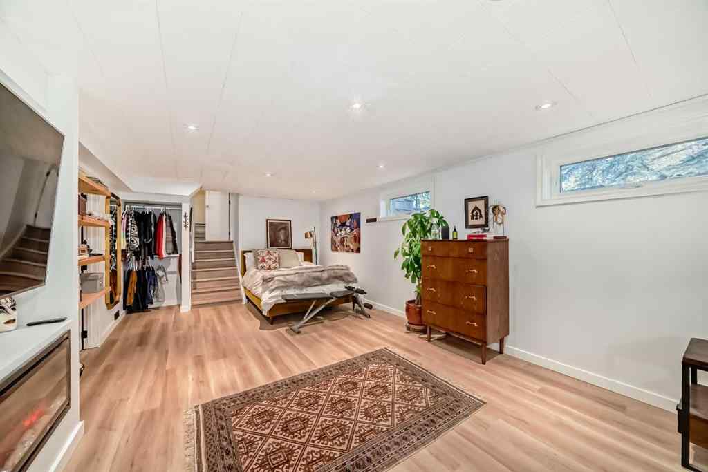 MLS® A2264884 - 91 Chisholm Crescent NW in Charleswood Calgary, Residential