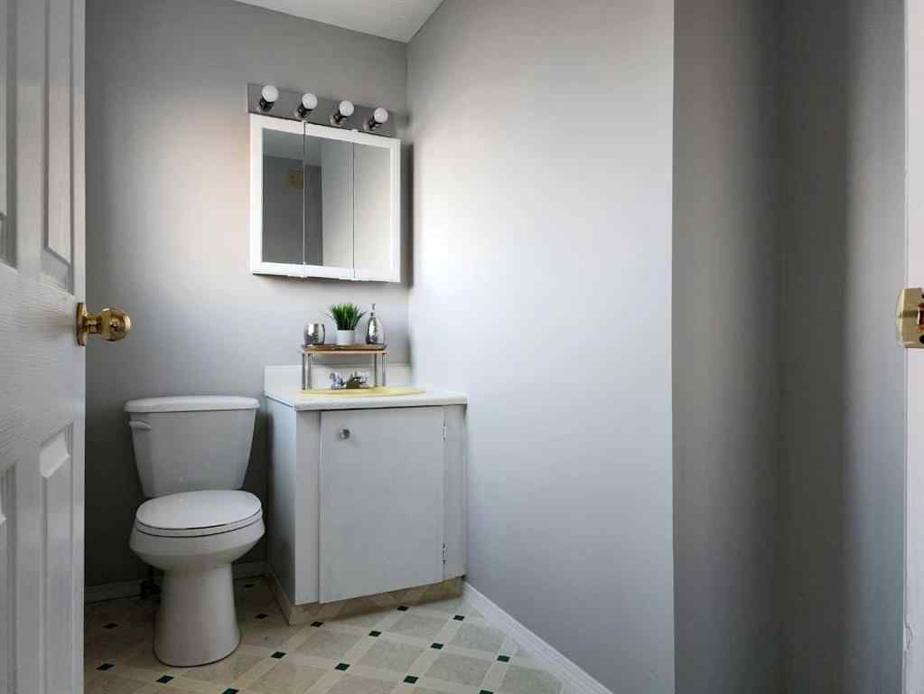 MLS® A2264887 - 34 Willow Road W in NONE Claresholm, Residential