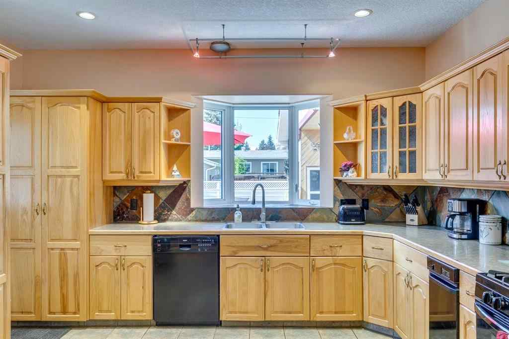 MLS® A2264905 - 71 Sackville Drive SW in Southwood Calgary, Residential