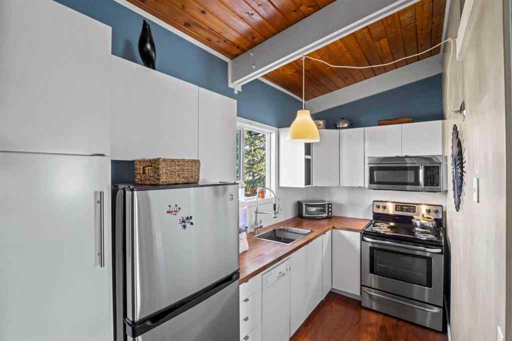 MLS® A2264908 - Unit #27 333 Braxton Place SW in Braeside Calgary, Residential