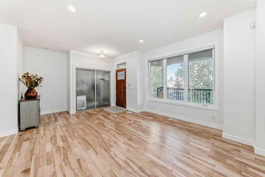 MLS® A2264912 - 3609 Parkhill Street SW in Parkhill Calgary, Residential