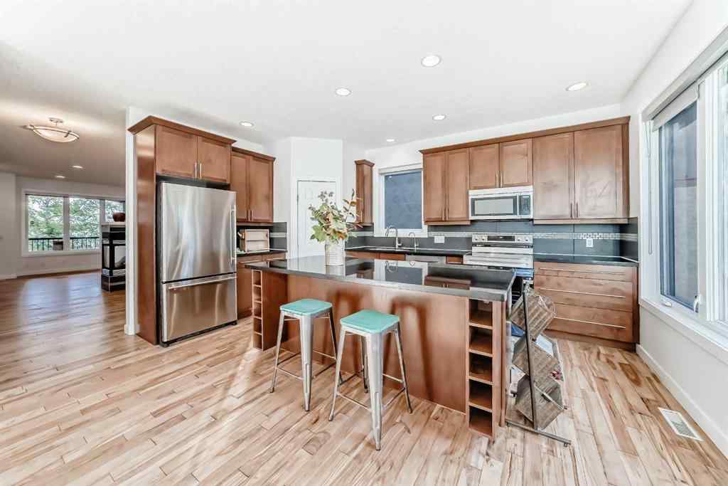 MLS® A2264912 - 3609 Parkhill Street SW in Parkhill Calgary, Residential