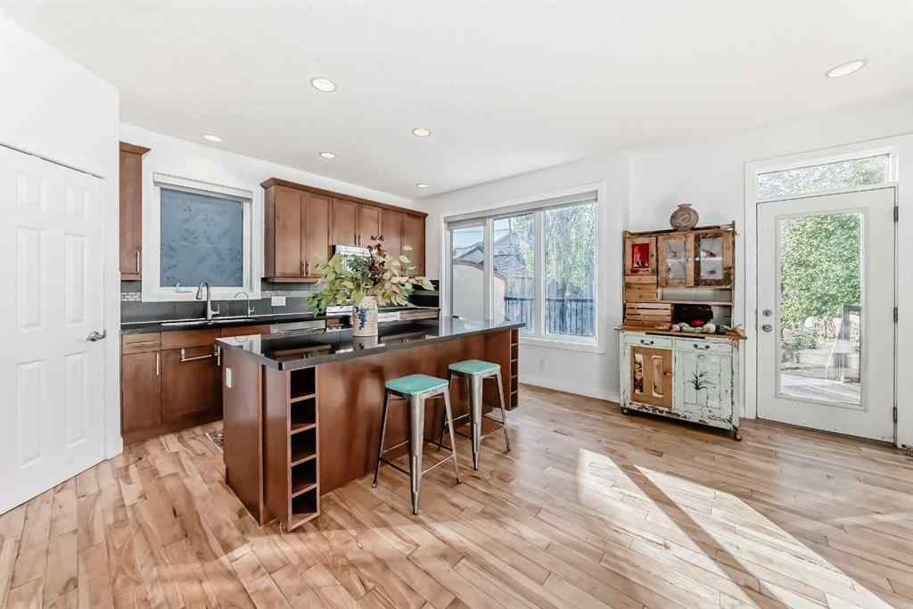 MLS® A2264912 - 3609 Parkhill Street SW in Parkhill Calgary, Residential