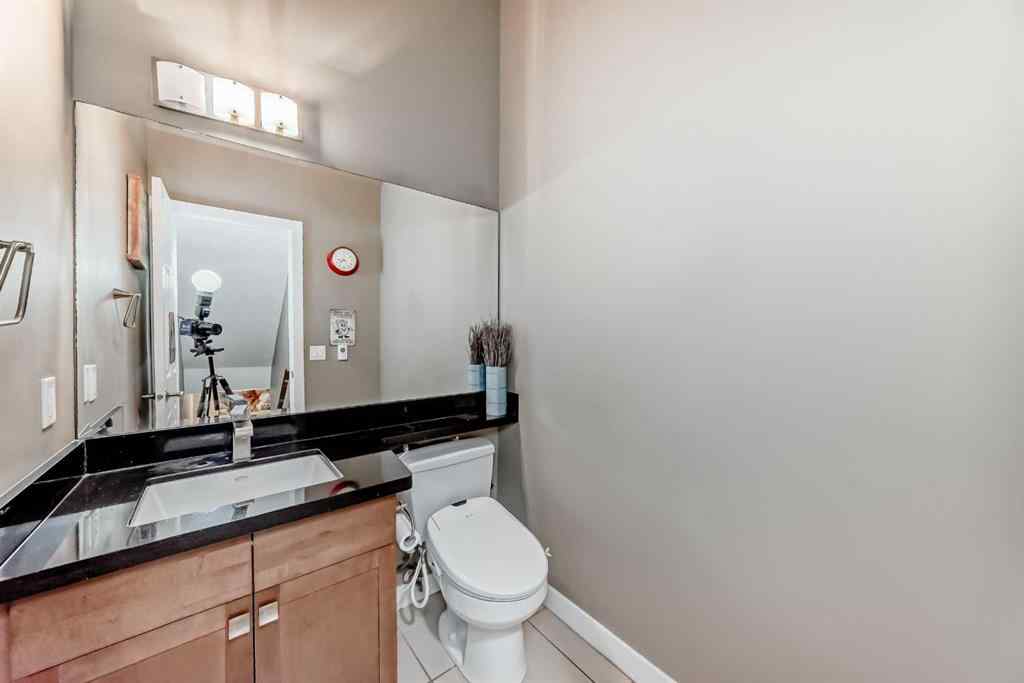 MLS® A2264912 - 3609 Parkhill Street SW in Parkhill Calgary, Residential