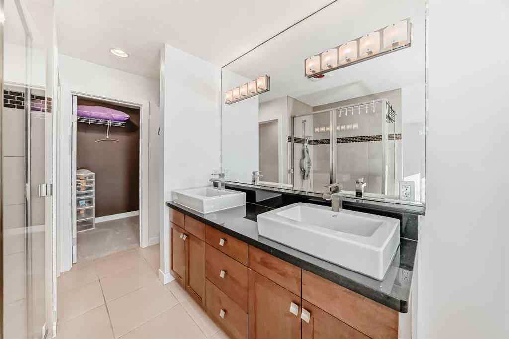 MLS® A2264912 - 3609 Parkhill Street SW in Parkhill Calgary, Residential