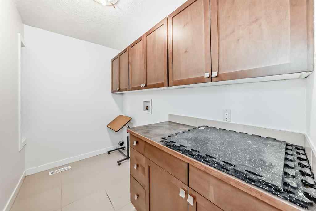 MLS® A2264912 - 3609 Parkhill Street SW in Parkhill Calgary, Residential