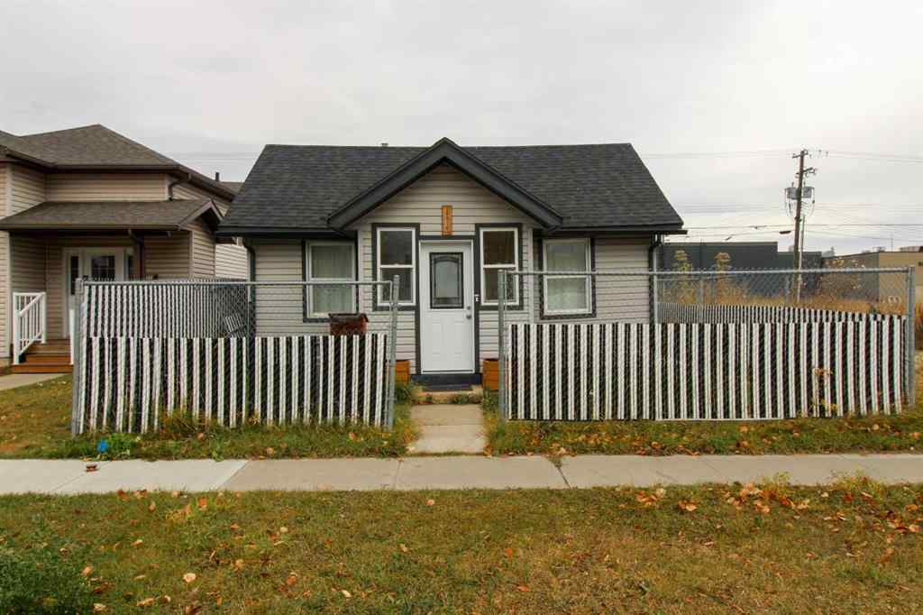 MLS® A2264913 - 10018 96 Avenue  in Swanavon Grande Prairie, Residential