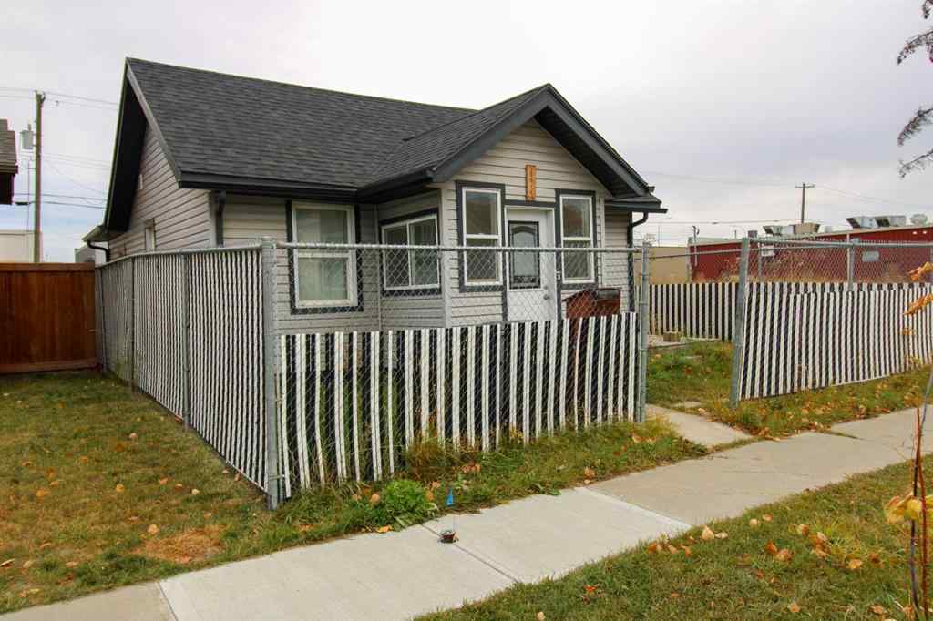 MLS® A2264913 - 10018 96 Avenue  in Swanavon Grande Prairie, Residential