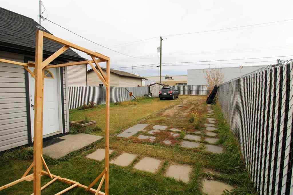 MLS® A2264913 - 10018 96 Avenue  in Swanavon Grande Prairie, Residential