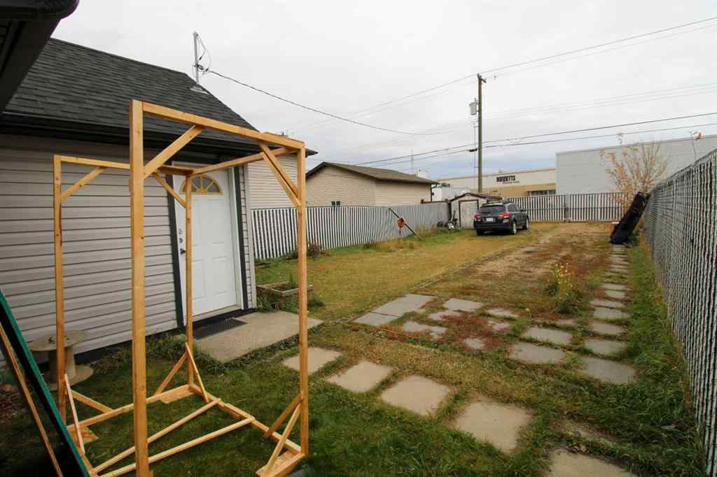 MLS® A2264913 - 10018 96 Avenue  in Swanavon Grande Prairie, Residential