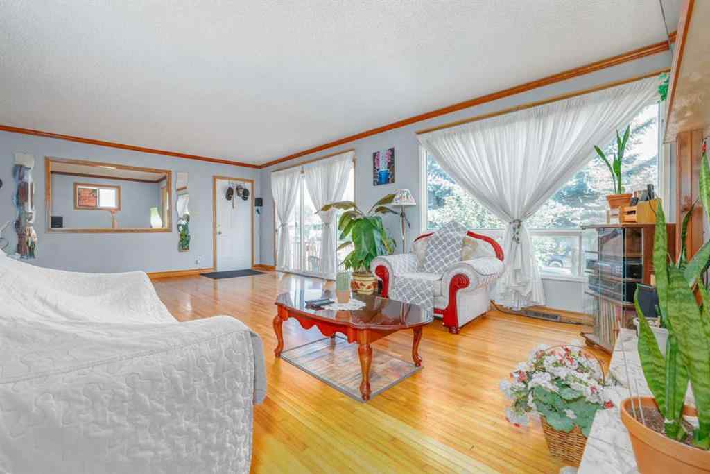 MLS® A2264934 - 4613 4 Avenue SE in Forest Heights Calgary, Residential