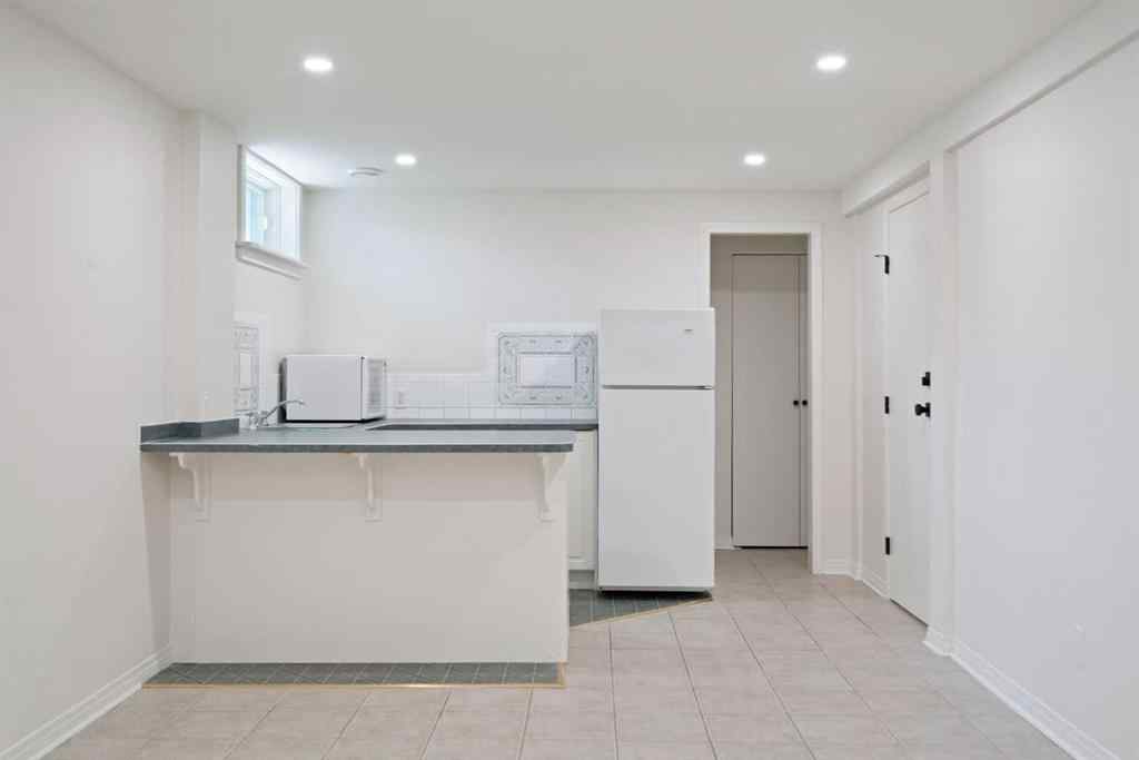 MLS® A2264936 - 739 19 Avenue NW in Mount Pleasant Calgary, Residential