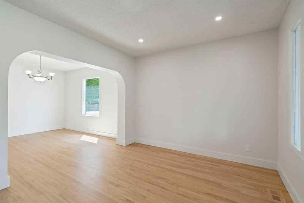 MLS® A2264936 - 739 19 Avenue NW in Mount Pleasant Calgary, Residential