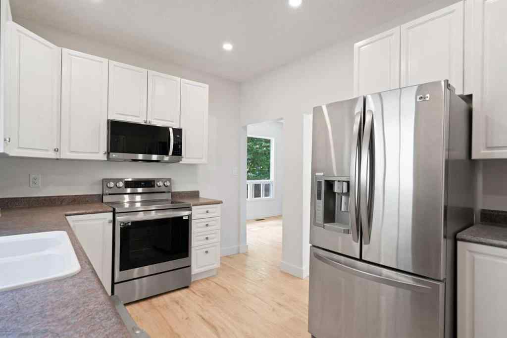 MLS® A2264936 - 739 19 Avenue NW in Mount Pleasant Calgary, Residential