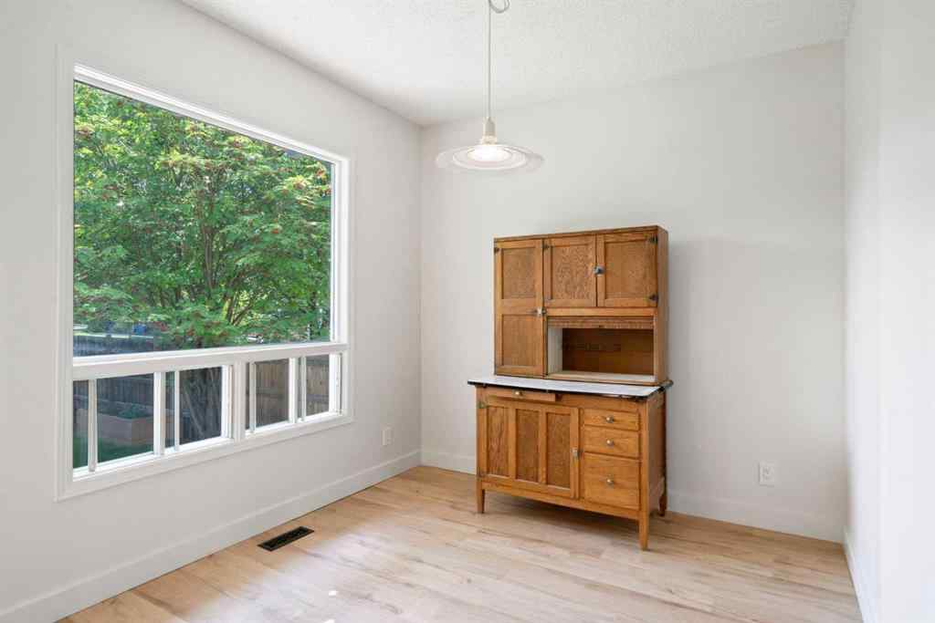 MLS® A2264936 - 739 19 Avenue NW in Mount Pleasant Calgary, Residential