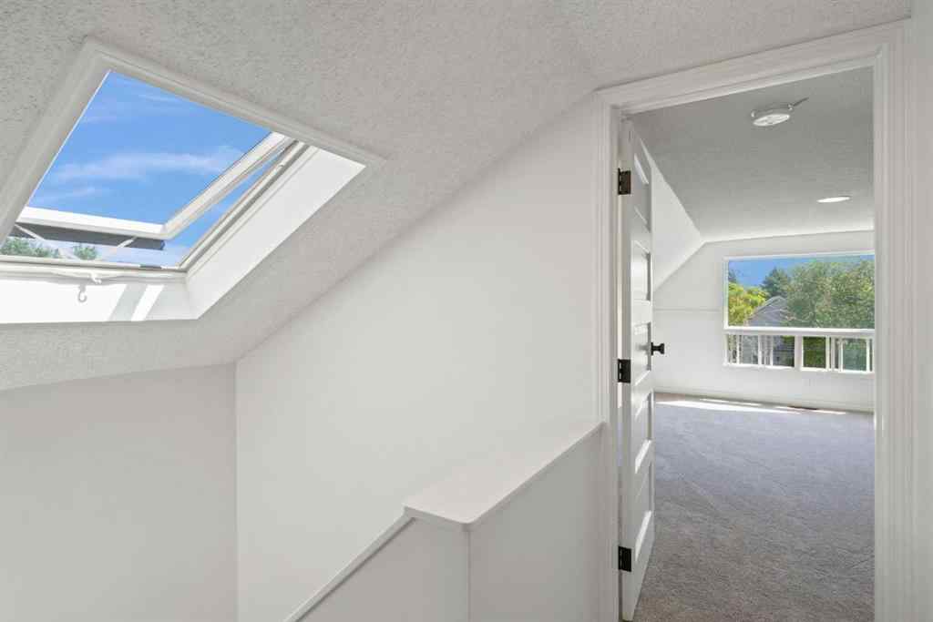 MLS® A2264936 - 739 19 Avenue NW in Mount Pleasant Calgary, Residential