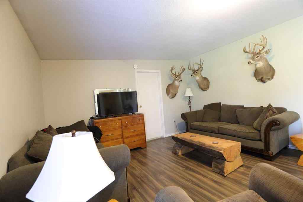 MLS® A2264942 - 290 2 Avenue NW in NONE Glenwood, Residential