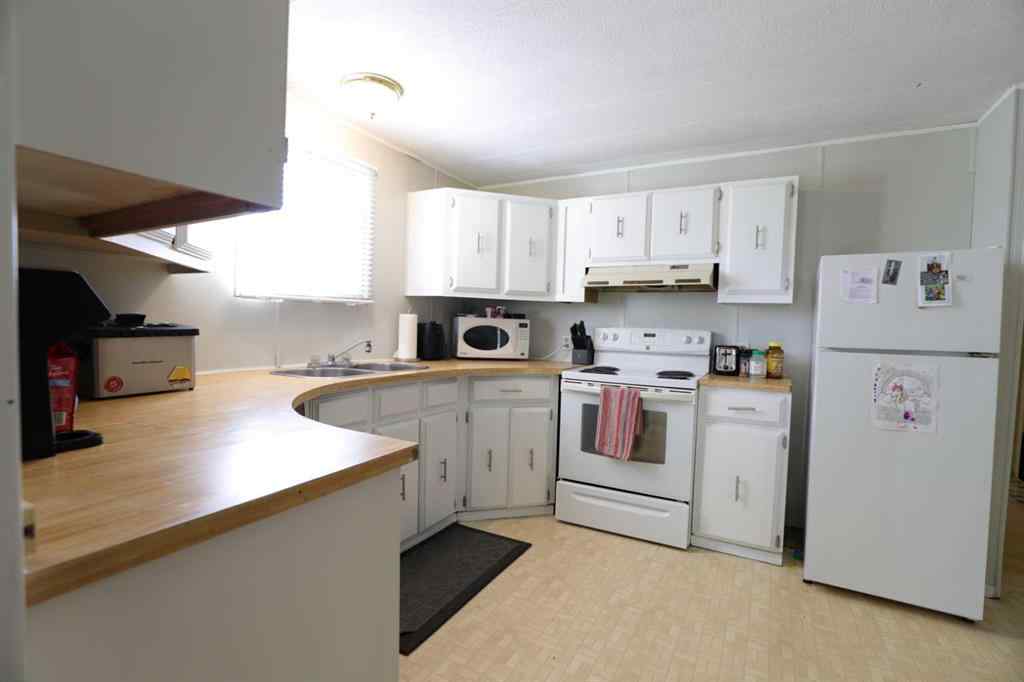 MLS® A2264942 - 290 2 Avenue NW in NONE Glenwood, Residential