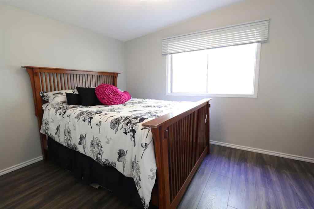 MLS® A2264942 - 290 2 Avenue NW in NONE Glenwood, Residential