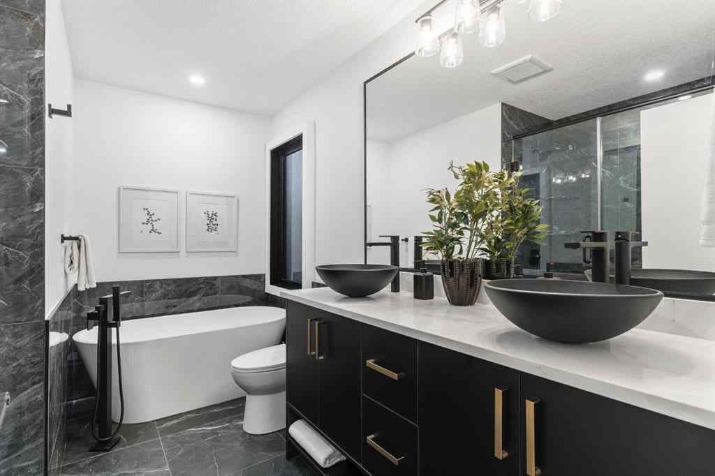 MLS® A2264944 - 4940 45 Street SW in Glamorgan Calgary, Residential