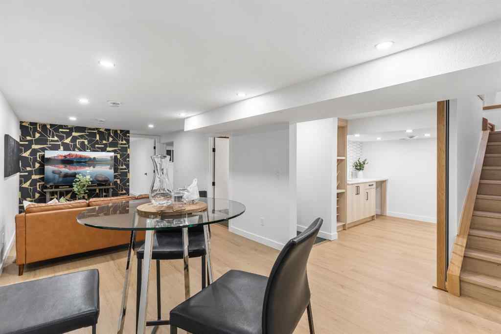 MLS® A2264944 - 4940 45 Street SW in Glamorgan Calgary, Residential
