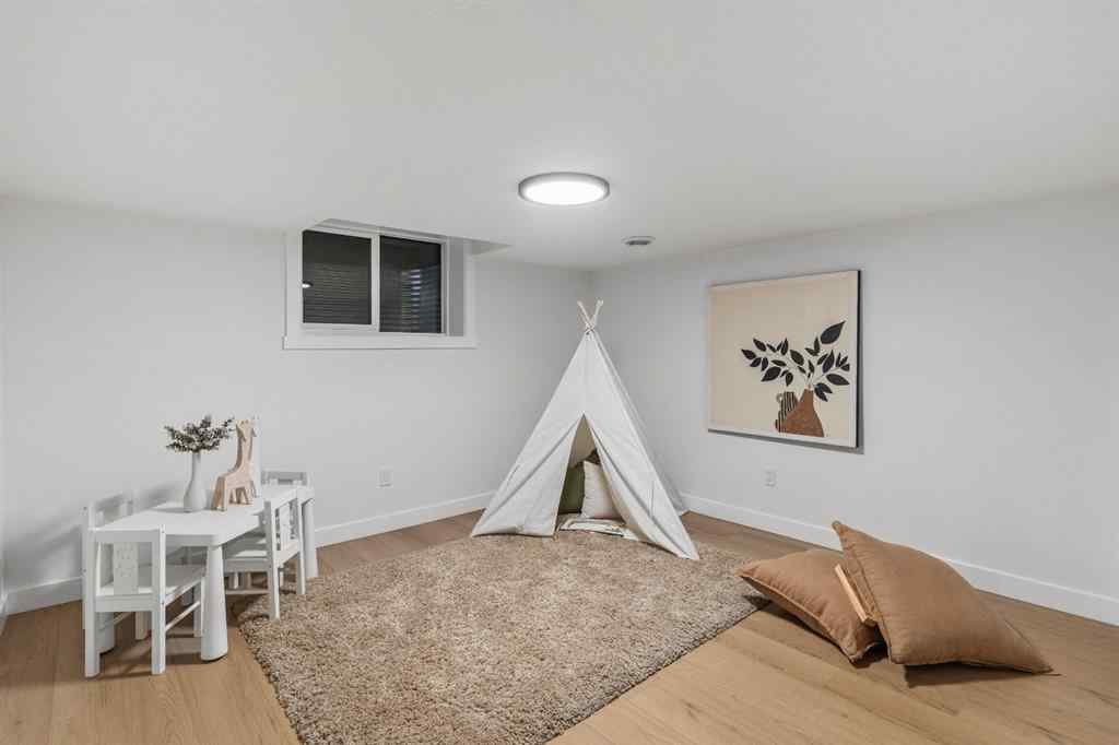 MLS® A2264944 - 4940 45 Street SW in Glamorgan Calgary, Residential