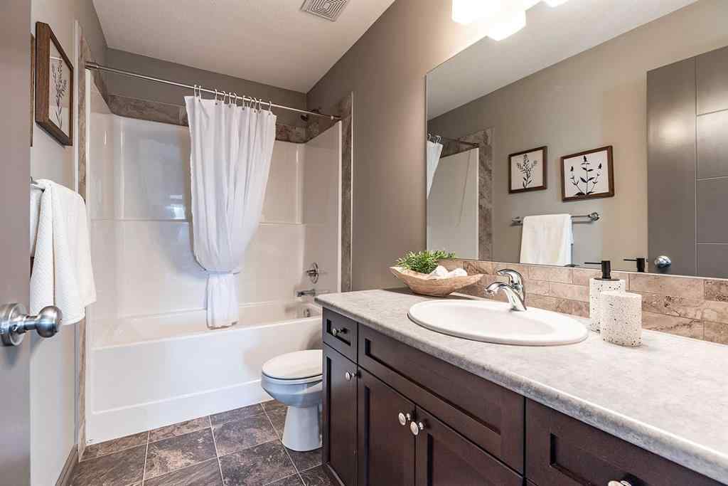 MLS® A2264947 - 44 Hamptons Crescent SE in SE Southridge Medicine Hat, Residential