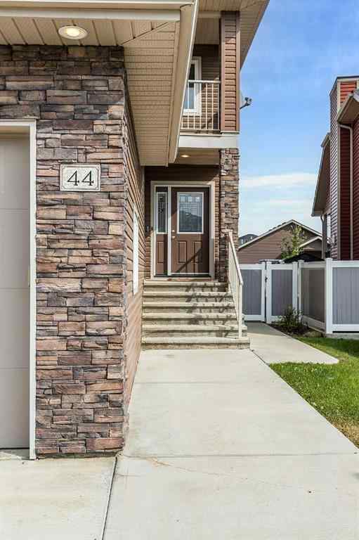 MLS® A2264947 - 44 Hamptons Crescent SE in SE Southridge Medicine Hat, Residential