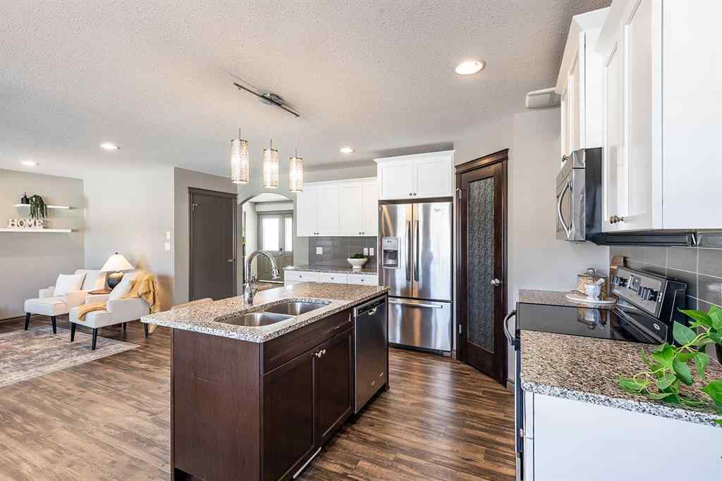 MLS® A2264947 - 44 Hamptons Crescent SE in SE Southridge Medicine Hat, Residential