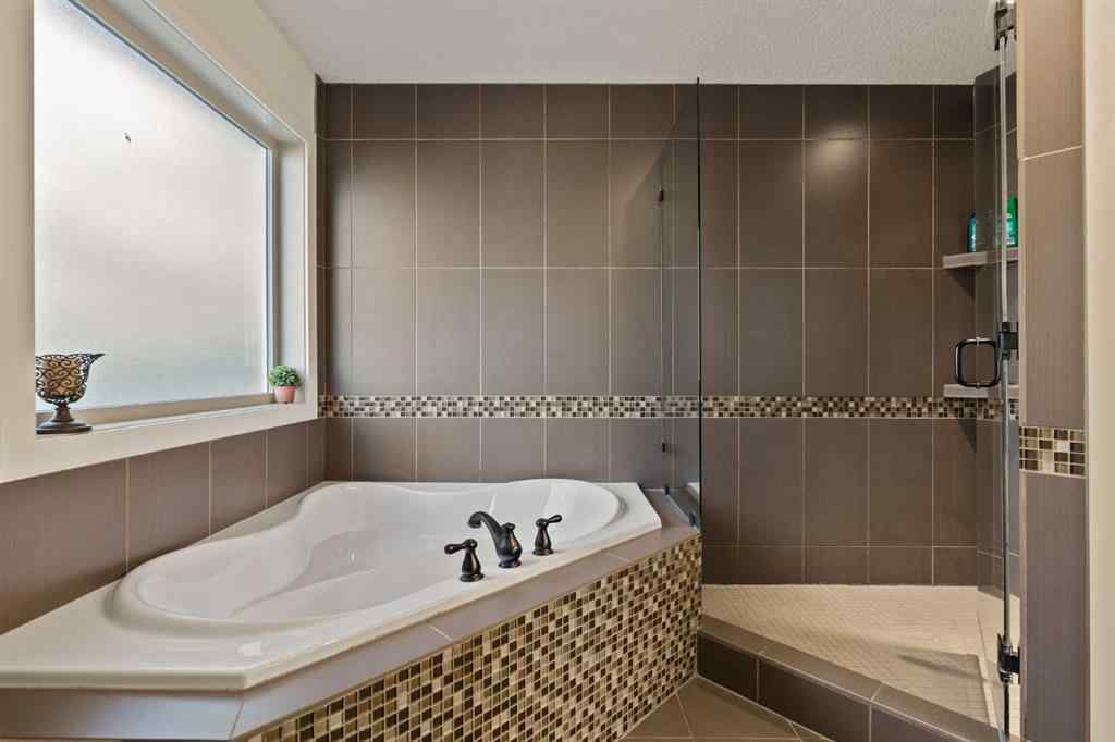 MLS® A2264948 - 2410 26 Street SW in Killarney/Glengarry Calgary, Residential