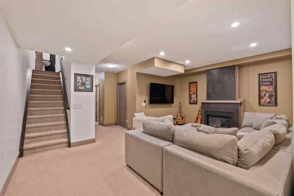 MLS® A2264948 - 2410 26 Street SW in Killarney/Glengarry Calgary, Residential