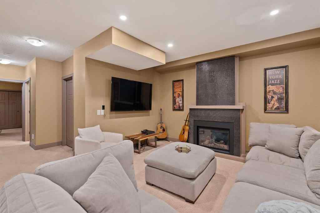 MLS® A2264948 - 2410 26 Street SW in Killarney/Glengarry Calgary, Residential
