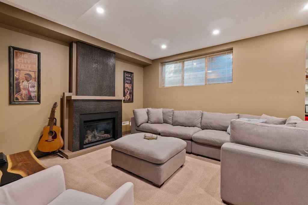 MLS® A2264948 - 2410 26 Street SW in Killarney/Glengarry Calgary, Residential
