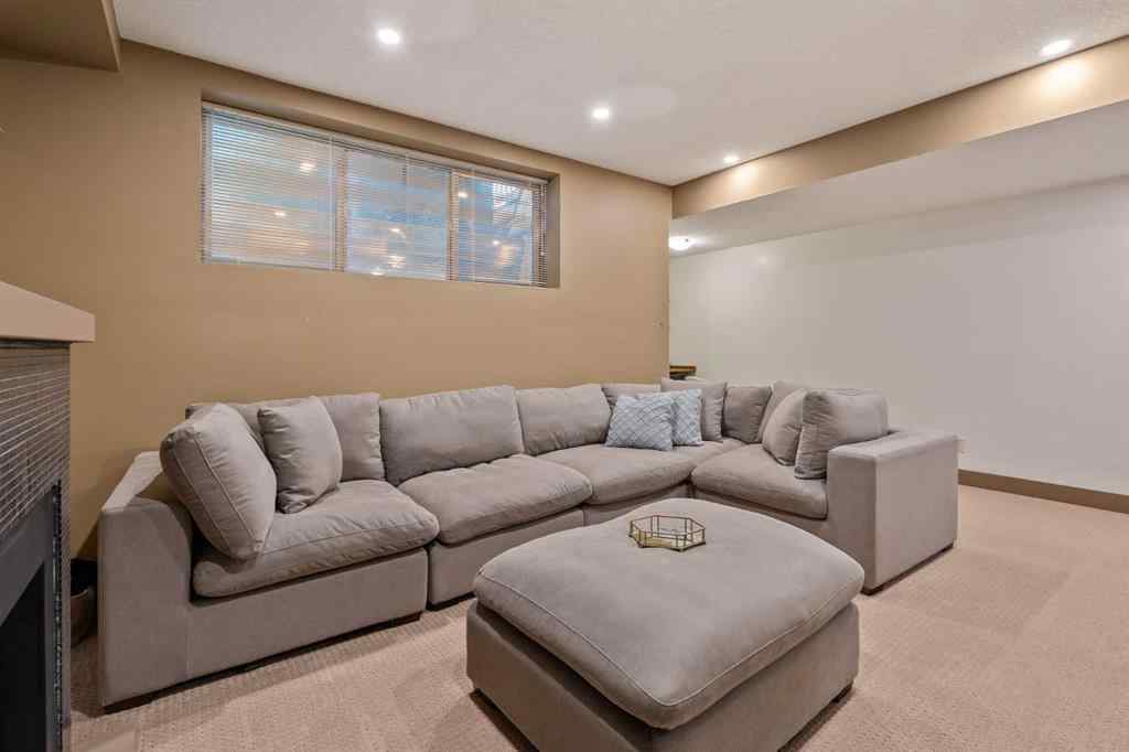 MLS® A2264948 - 2410 26 Street SW in Killarney/Glengarry Calgary, Residential