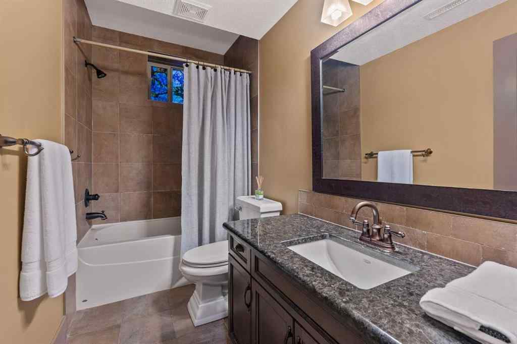 MLS® A2264948 - 2410 26 Street SW in Killarney/Glengarry Calgary, Residential