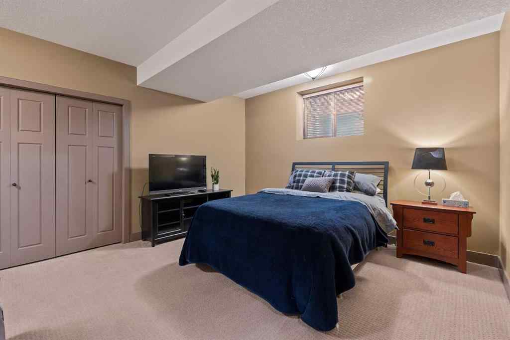 MLS® A2264948 - 2410 26 Street SW in Killarney/Glengarry Calgary, Residential