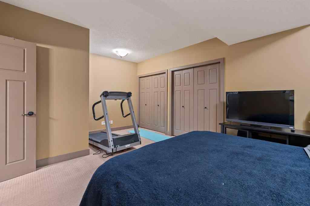 MLS® A2264948 - 2410 26 Street SW in Killarney/Glengarry Calgary, Residential