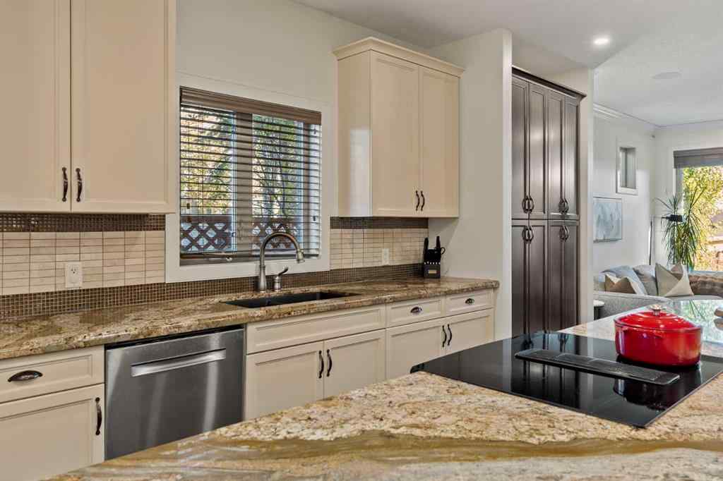 MLS® A2264948 - 2410 26 Street SW in Killarney/Glengarry Calgary, Residential