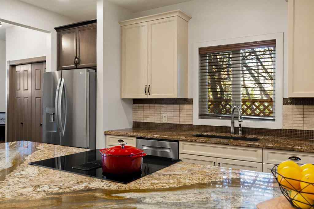 MLS® A2264948 - 2410 26 Street SW in Killarney/Glengarry Calgary, Residential