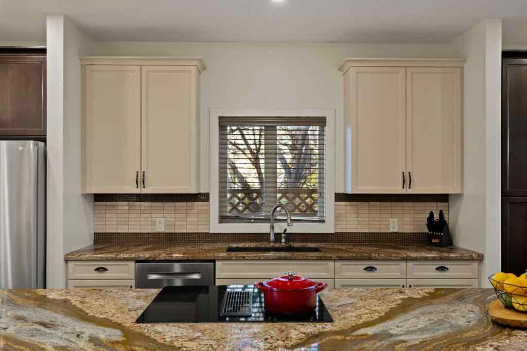 MLS® A2264948 - 2410 26 Street SW in Killarney/Glengarry Calgary, Residential