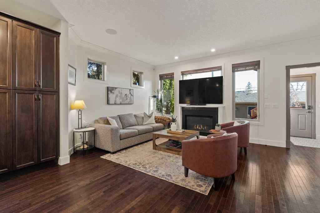 MLS® A2264948 - 2410 26 Street SW in Killarney/Glengarry Calgary, Residential